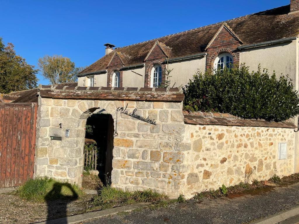 Le Gite De Gaia Hotell Villemer  Exteriör bild