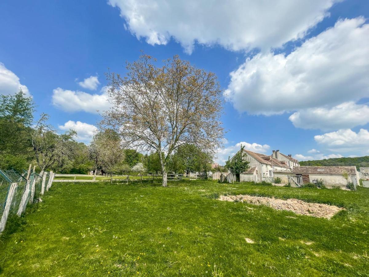 Le Gite De Gaia Hotell Villemer  Exteriör bild