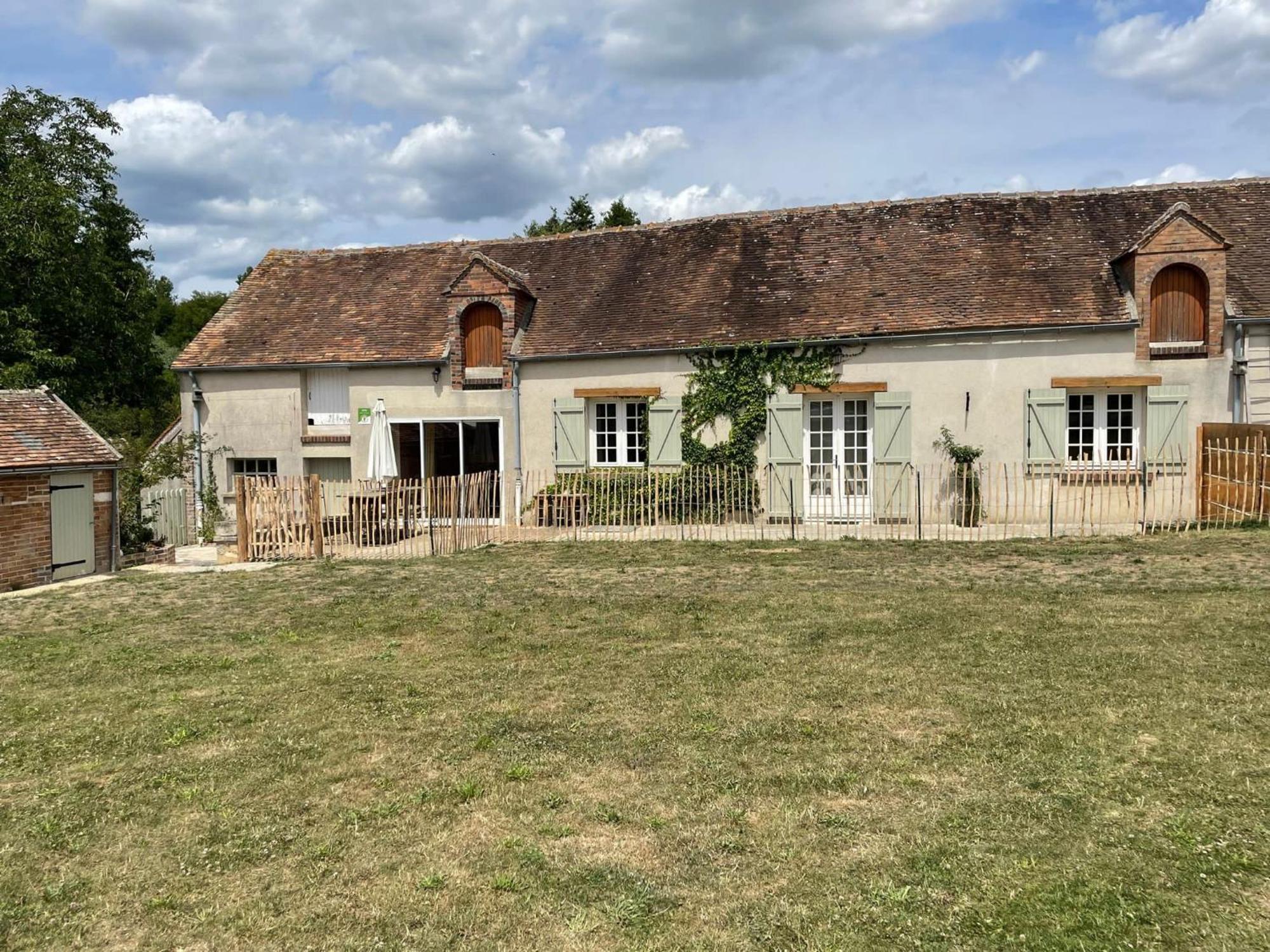 Le Gite De Gaia Hotell Villemer  Exteriör bild